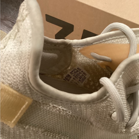 Adidas YEEZY BOOST 350 V2 Light - Picture 4 of 12